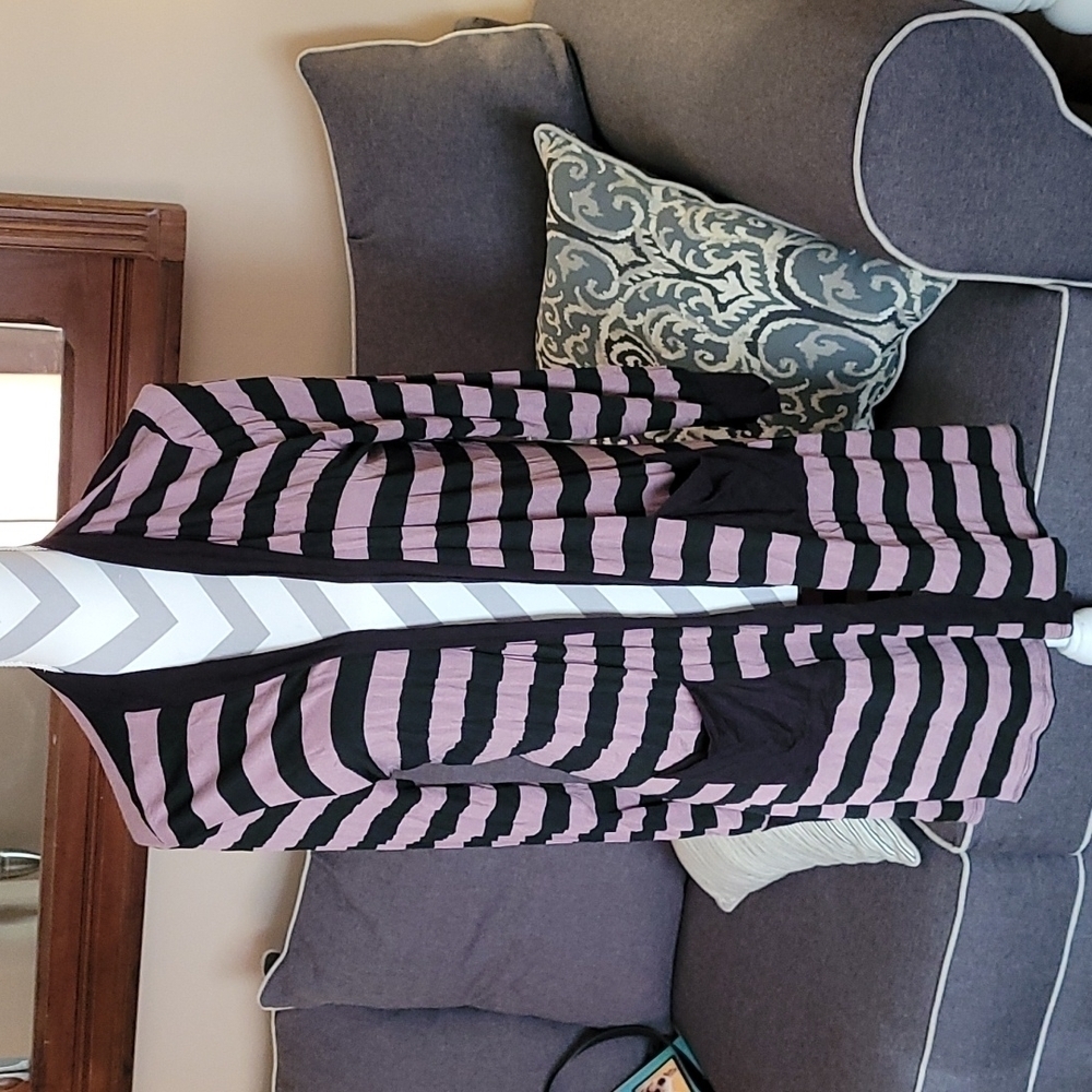 The Zigzag Stripe sz medium striped cardigan WT132